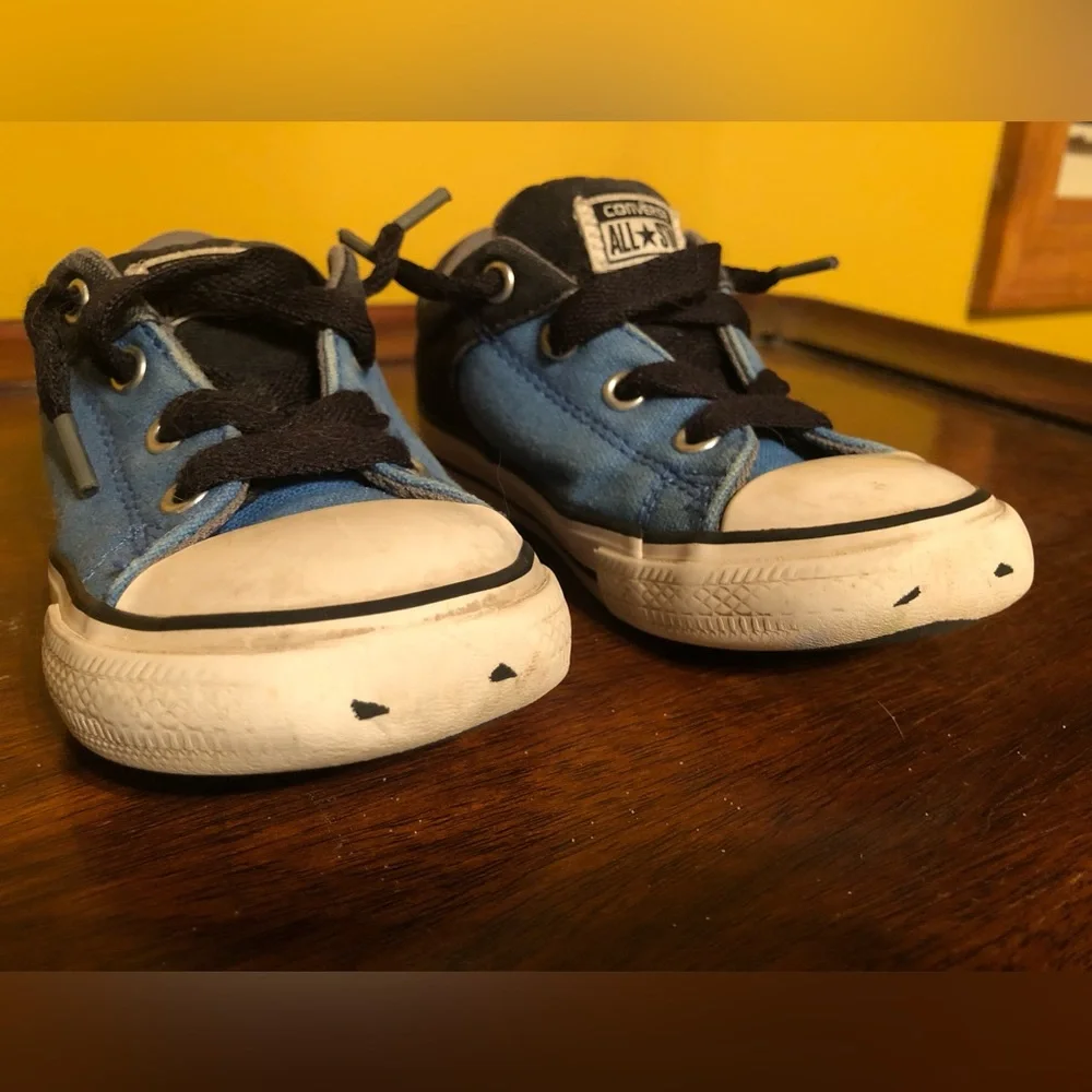 Converse All Star Chuck Taylor Toddler Size 8 Blue/ Black Canvas Tennis Shoe